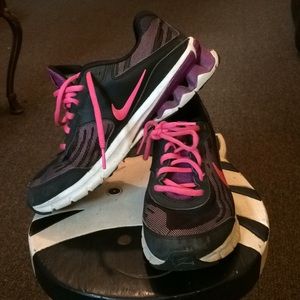 Nike Relax Run 9 athletic shoes